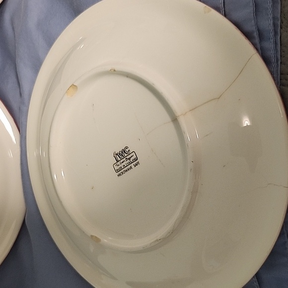 Holiday mountain lodge 8" plates and candle holders - Picture 4 of 9